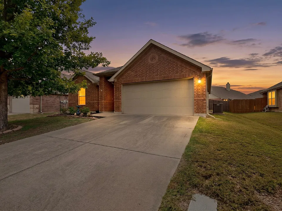 1305 Hearthstone Dr