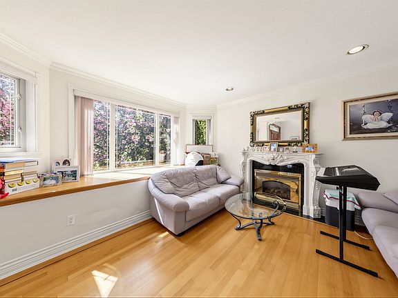 4th image of 4993 Venables St