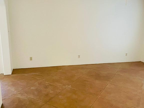 4th image of 2630 N Palo Verde Ave