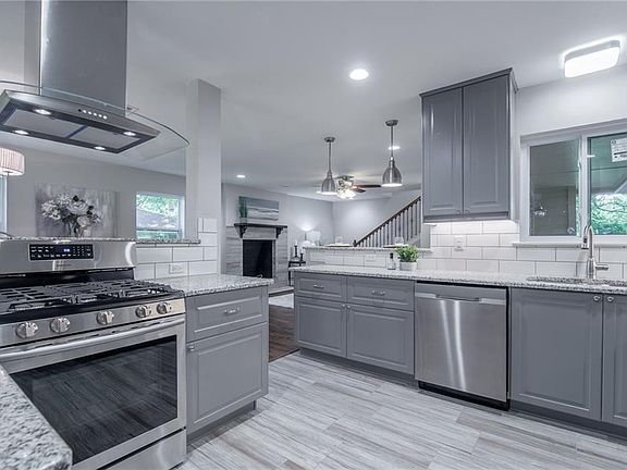 3rd image of 2334 Southwood Dr
