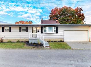 2304 Center Ct NW, Canton, OH