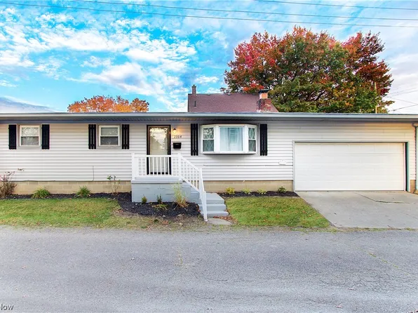 2304 Center Ct NW, Canton, OH 44709