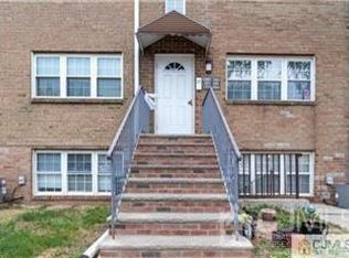 68 College Dr, Edison, NJ 08817