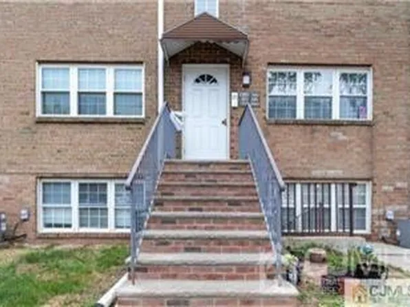 68 College Dr, Edison, NJ 08817