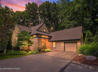 102 Fox Run Rd, Canadensis, PA 18325