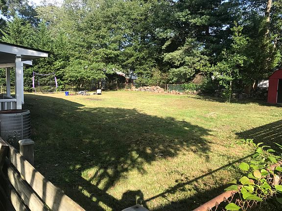 3rd image of 8829 Camfield Ct