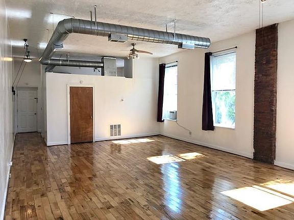 5th image of 206 E 8th St APT 1