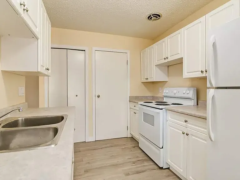 3813 53a St #3815B — Photo 6