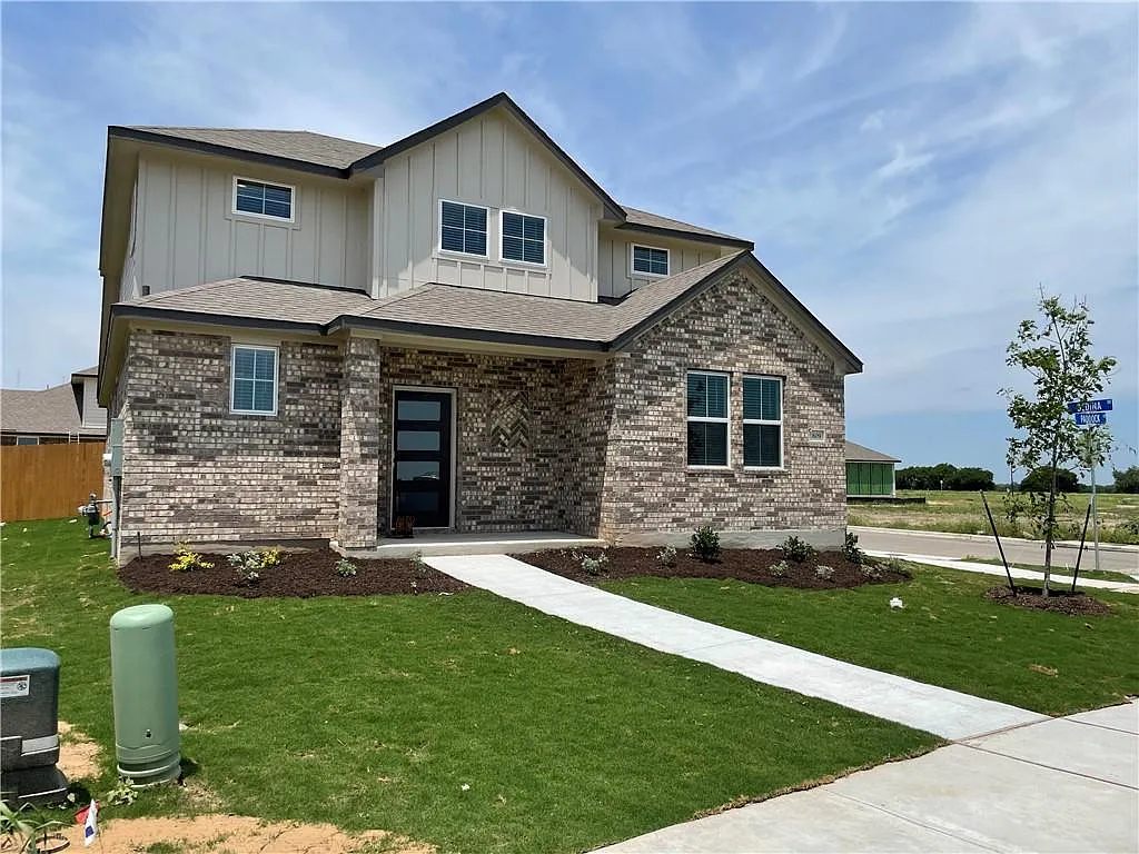 4 bed, 3.0 bath, 2220 sqft, $2,300 — Photo 3
