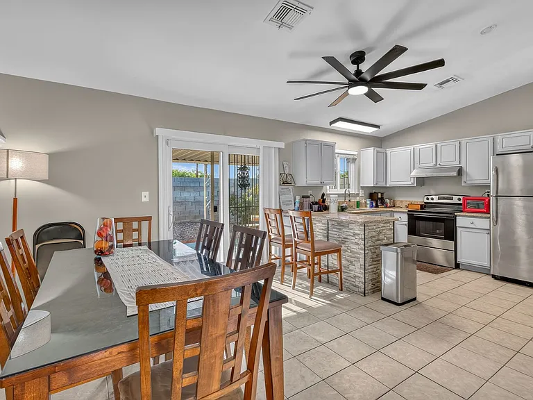 3730 Greenwood Dr — Photo 4