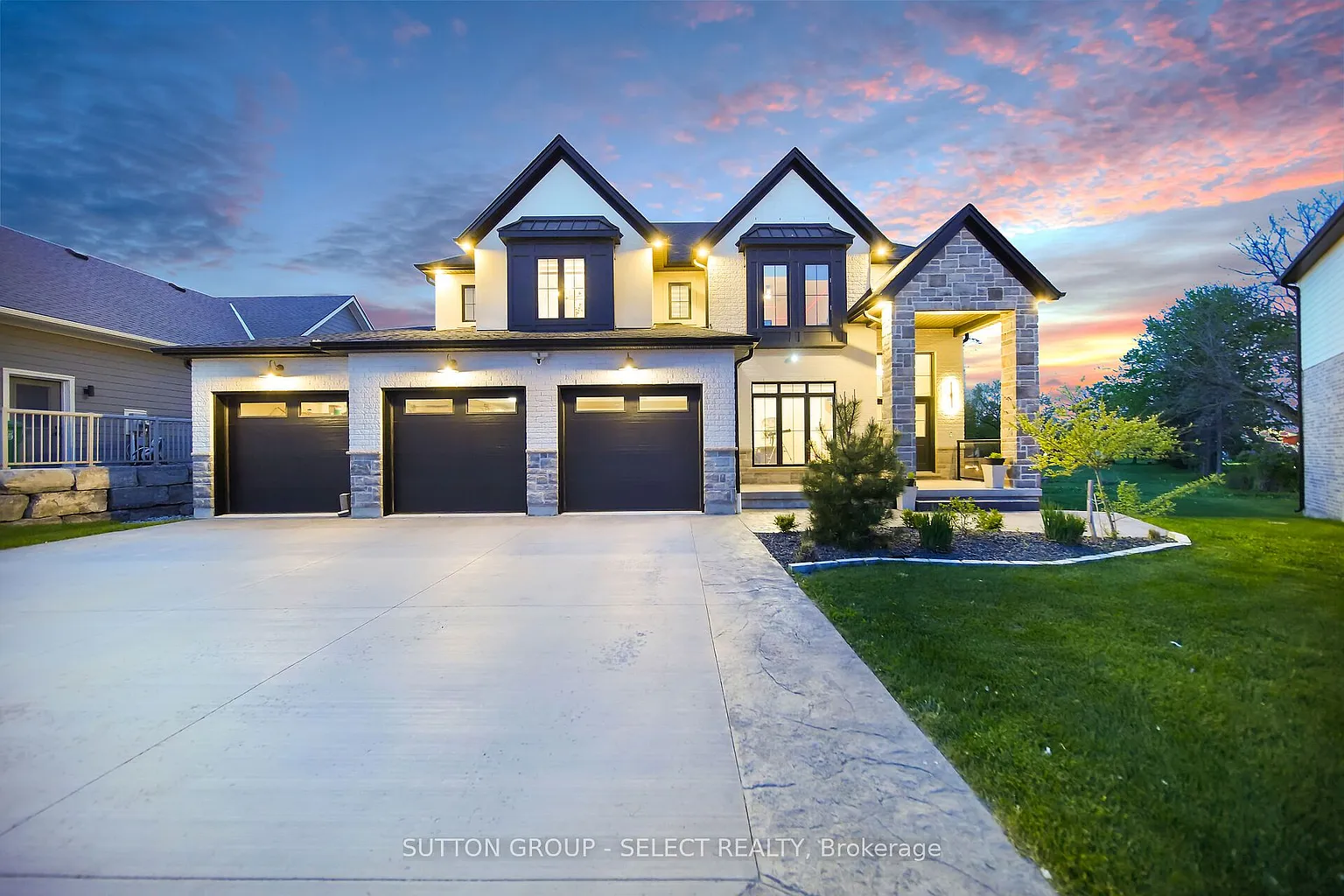 48 Royal Cres photo 1