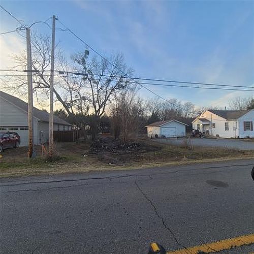 1st image of 315 E Saunders St