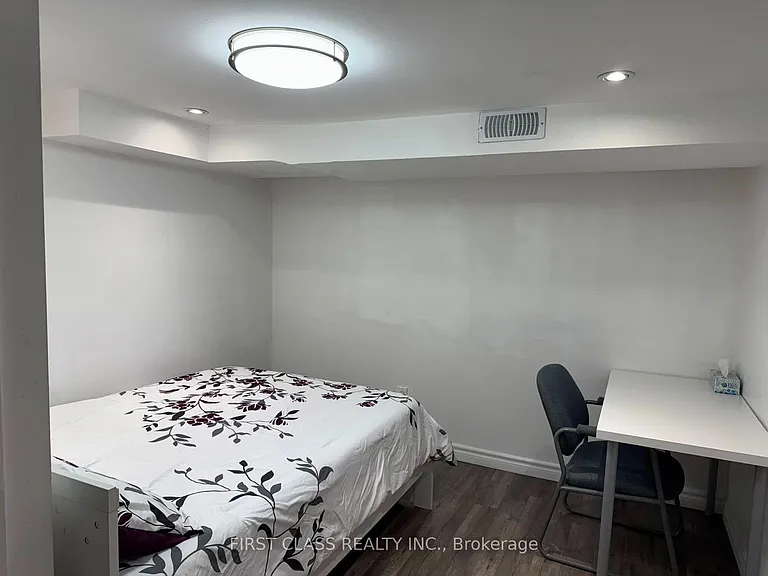 524 Bathurst St #BSMNT — Photo 12