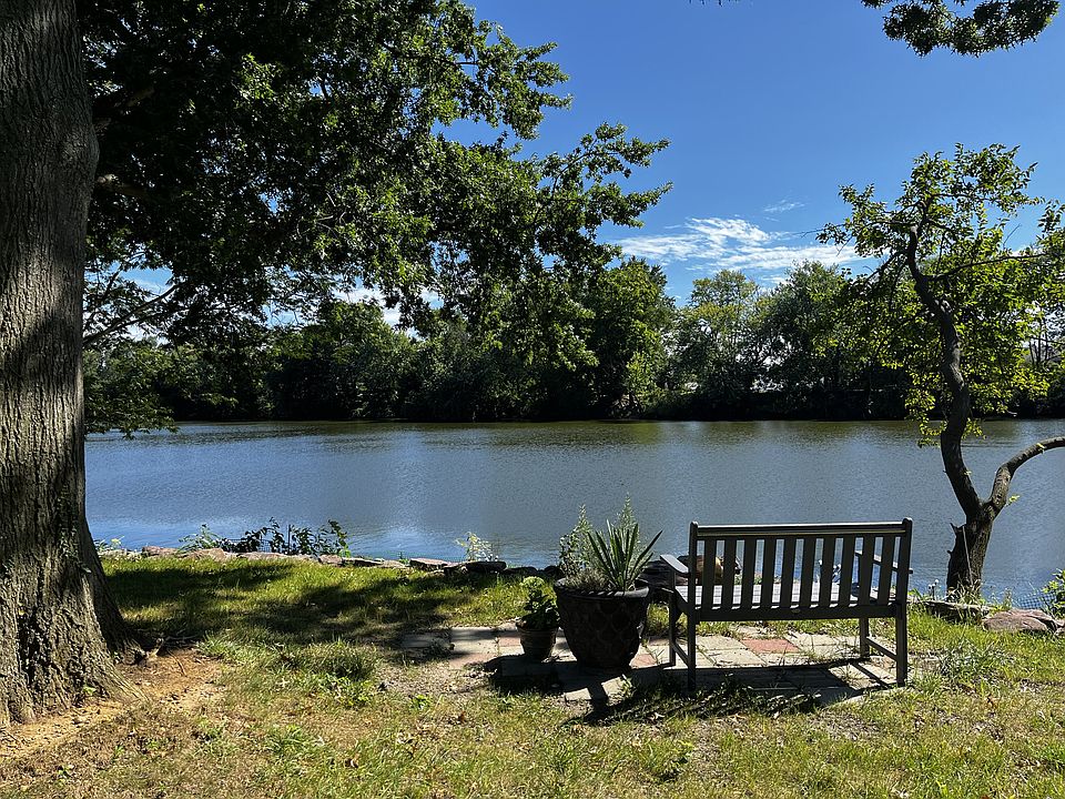 great spot to sit and sip some coffee, watch the animals and relax