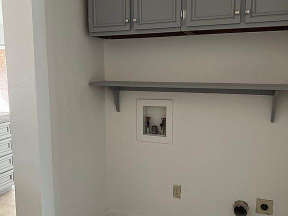 5th image of 217 Churchill Ave