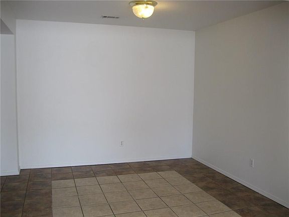 5th image of 917 E Mimosa St