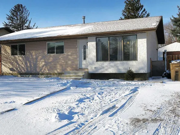 15 Ash St E, Brooks, AB T1R 0A6