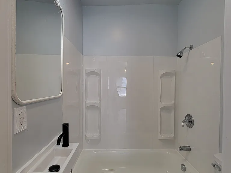 311 NW Kerron St — Photo 16