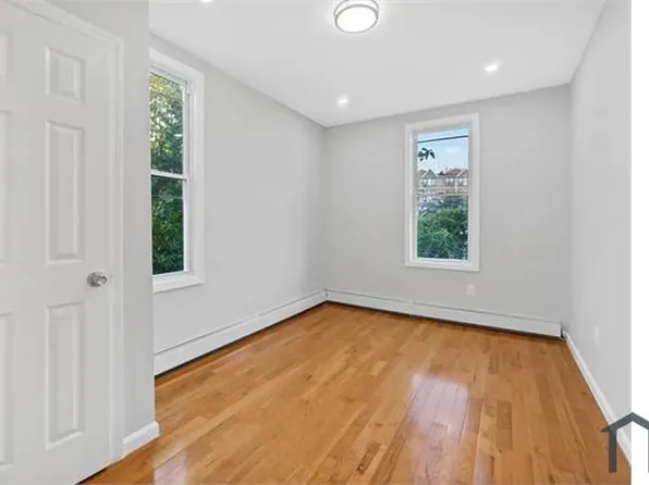 717 E 228th St, Bronx, NY 10466