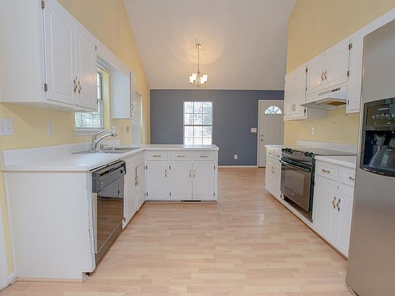 3rd image of 213 Greenwich Dr