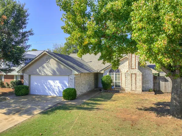105 N Rockypoint Dr, Edmond, OK 73003