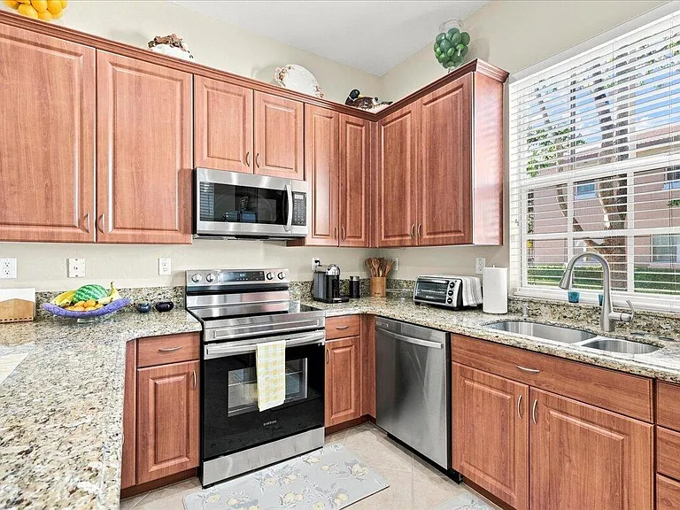 701 SW 147th Ave — Photo 8