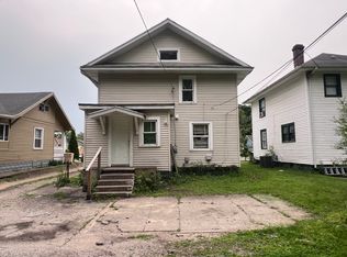 905 E Dubail Ave, South Bend, IN 46613