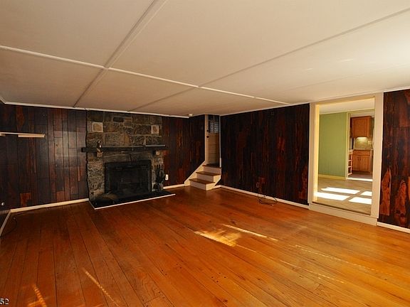 5th image of 10 Shady Ln