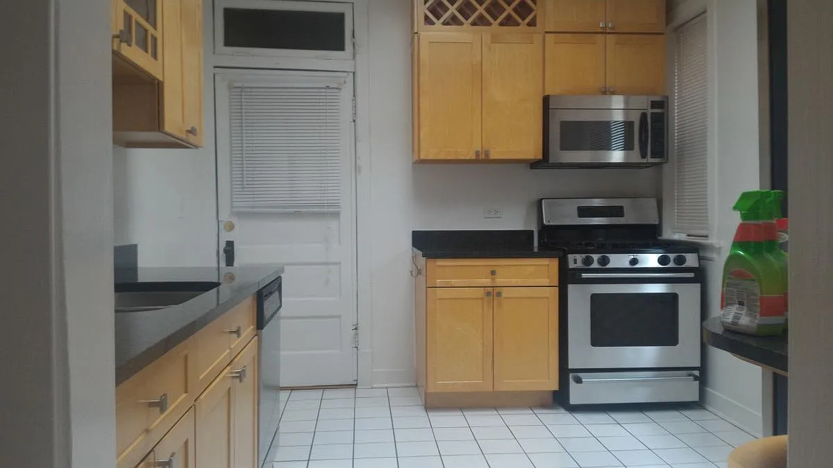 1010 Pleasant St APT 3B photo 1