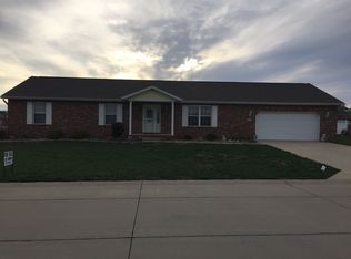 1139 Lakeview Dr, Breese, IL