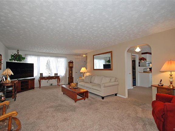 5th image of 30 Sherwin Dr