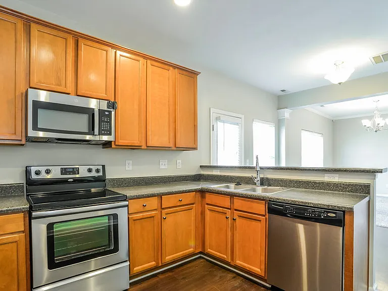 1733 Larne Cir — Photo 8
