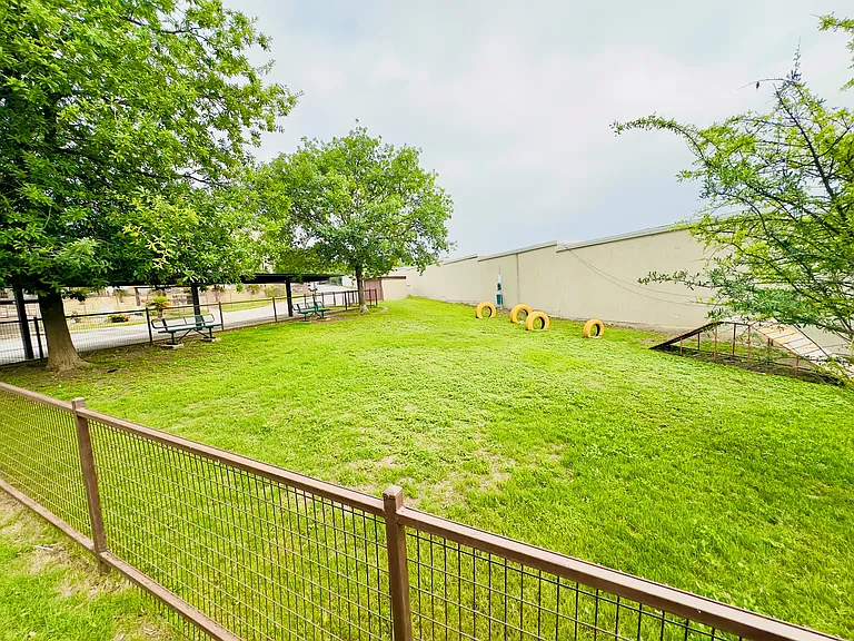 SHADED PET PARK