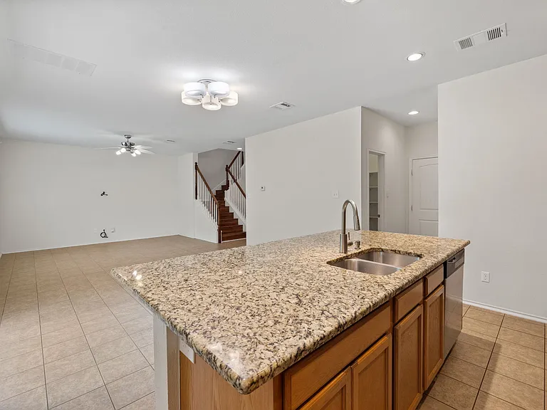 2101 Golden Arrow Ave — Photo 13