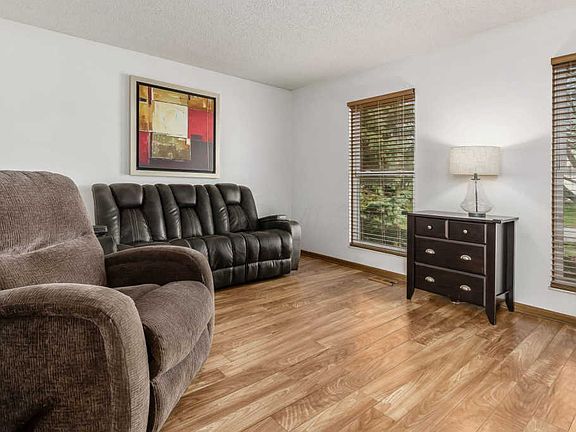 3rd image of 5294 Granite Dr