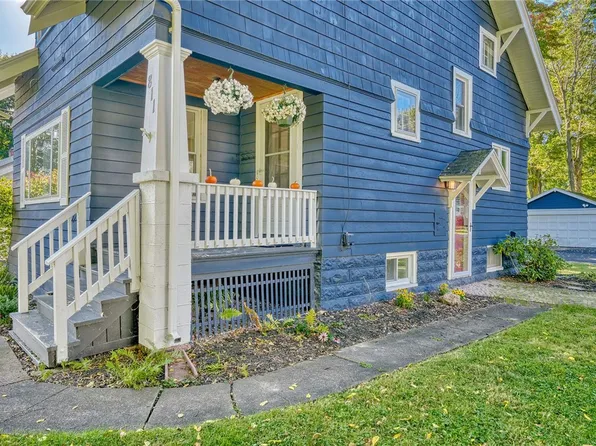 811 Penfield Rd, Rochester, NY 14625