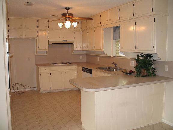 5th image of 10904 Blythe Ct