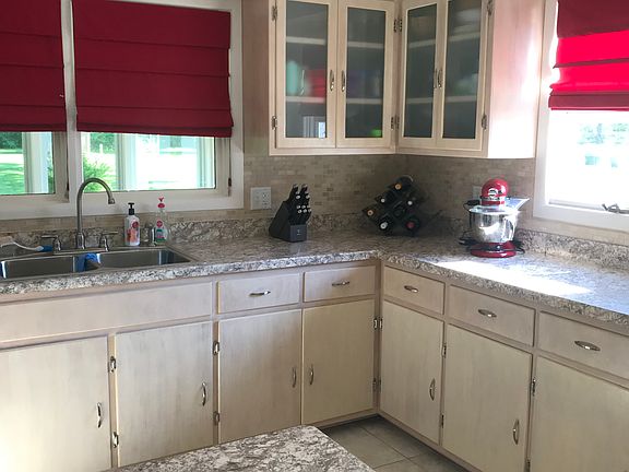 4th image of 22 E Oakwood Way