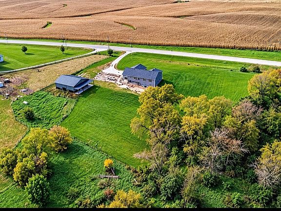 4th image of 1071 SE Camp Dr