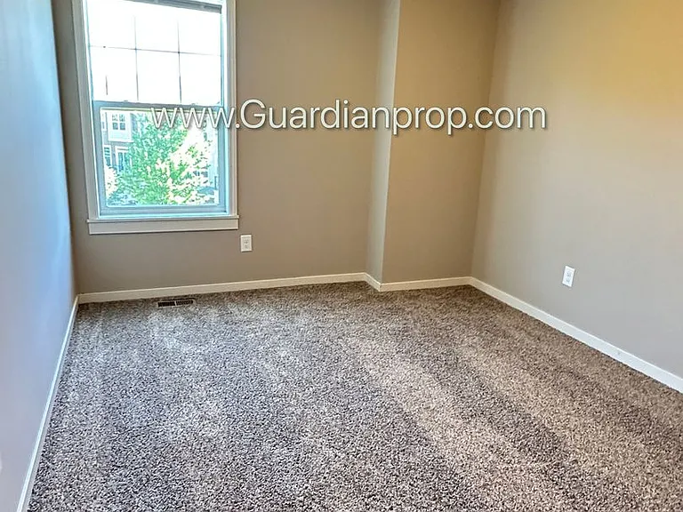 11946 Emery Village Dr N — Photo 14