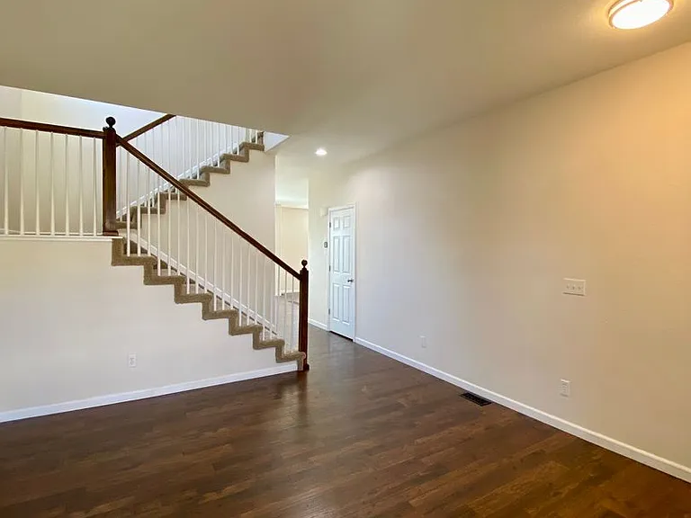 7605 Dobbs Dr — Photo 3