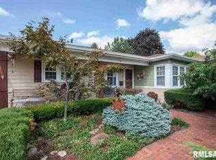 1732 Skyline Dr, Bettendorf, IA