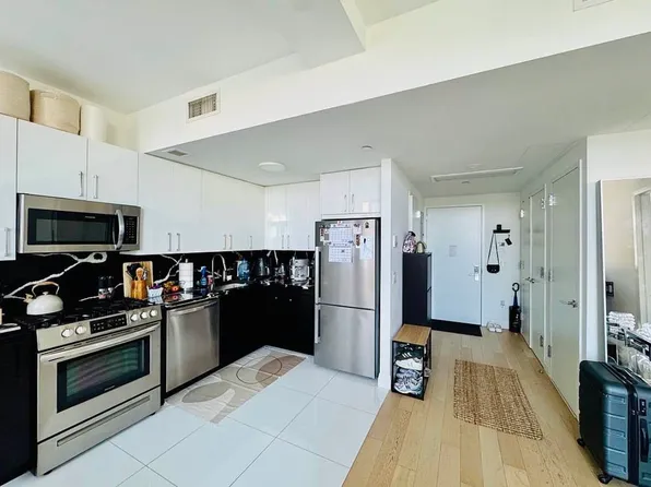 3128 Henry Hudson Pkwy E image 1 of 23