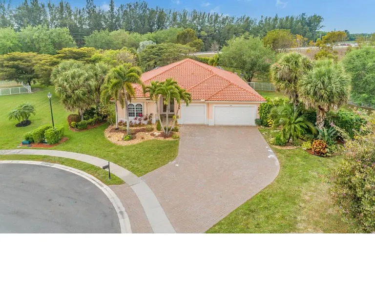 3744 Isles Vista Blvd — Photo 2