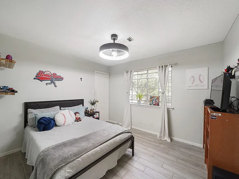 14402 Westbury Ct — Photo 25