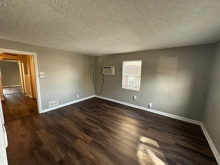 2911 Euclid Ave #2 — Photo 3