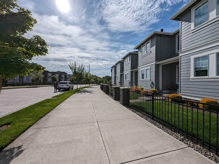 4132 SE Century Blvd — Photo 2