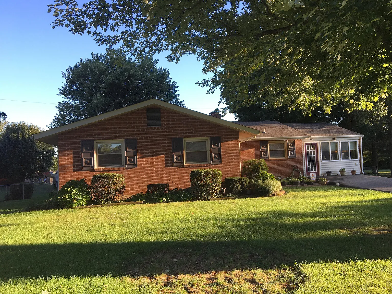 427 Elden Ave photo 1