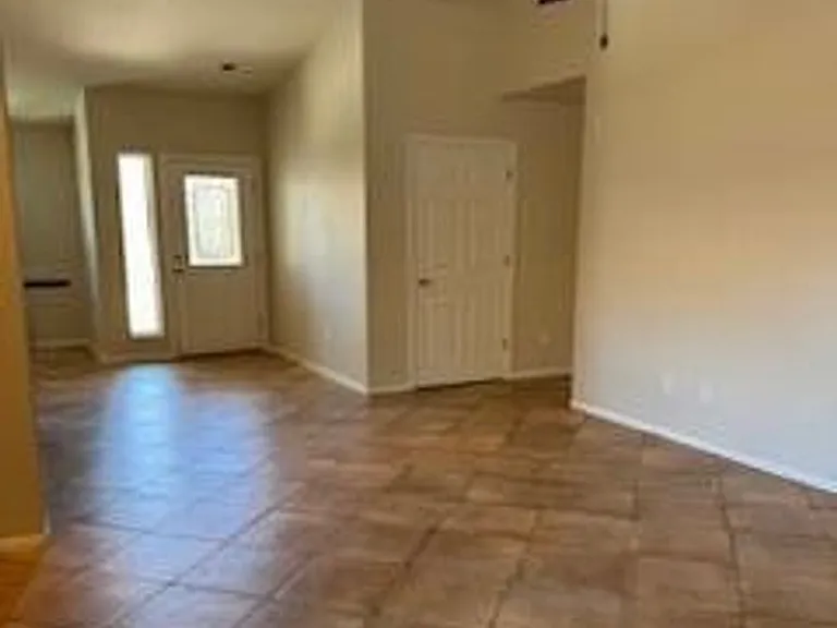 754 Skyview Ln — Photo 4
