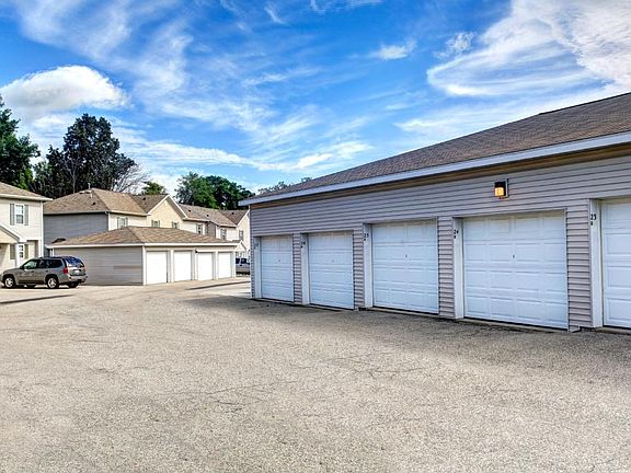 2nd image of 2908 Highbrook Cir